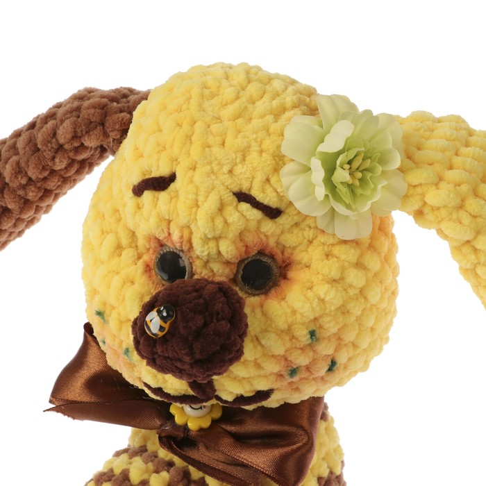 Сувенир вязаный "Собака желтая с коричневым" желтый бант, 20 см