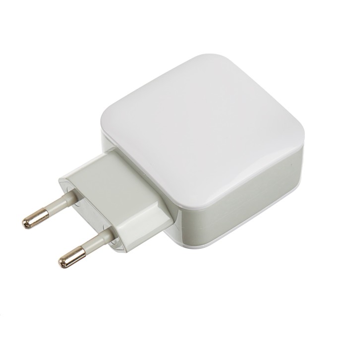 Зарядное устройство Jet.A UC-Z18, 2USB, 3.1А, белое