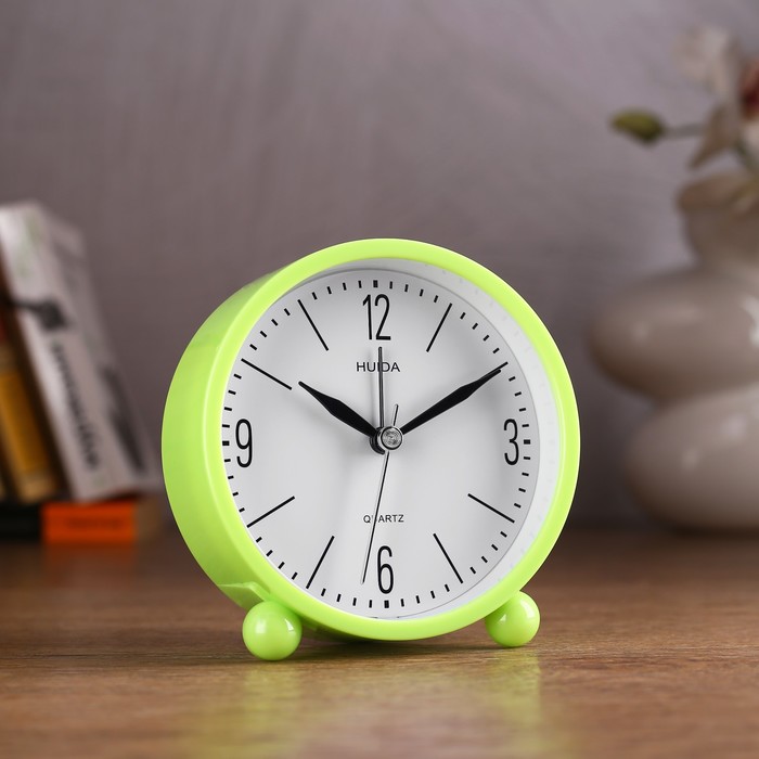 Будильник, круг, микс, на круг ножках, цифры 3, 6, 9, 12, остальные - отметки, 10,5*11см