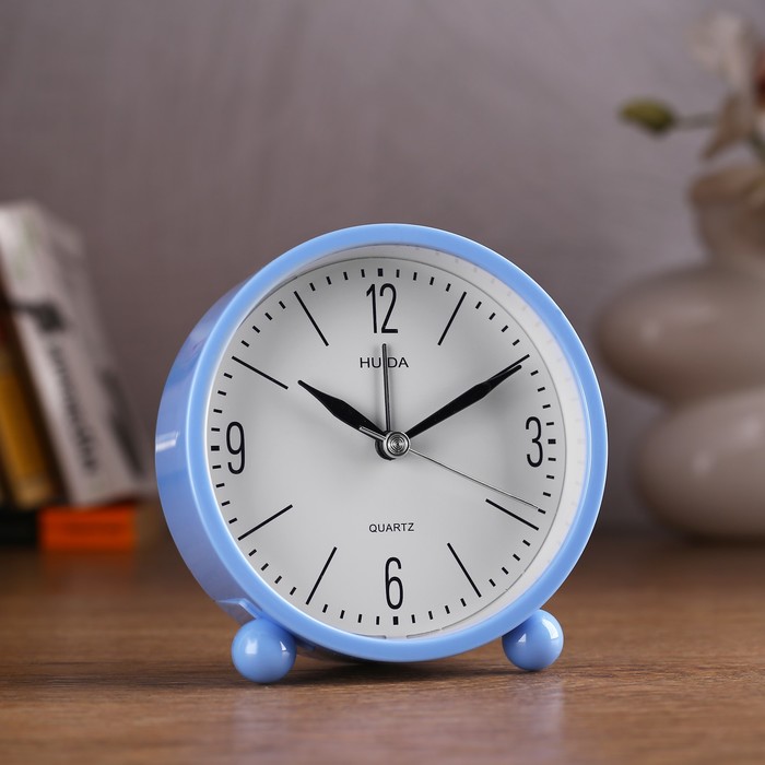 Будильник, круг, микс, на круг ножках, цифры 3, 6, 9, 12, остальные - отметки, 10,5*11см