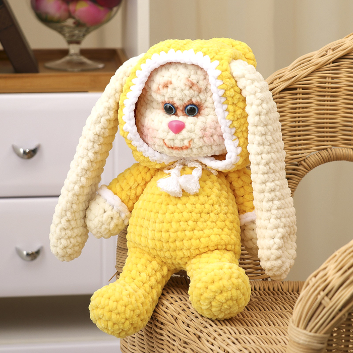 Сувенир вязаный "Заяц в капюшоне" жёлтом, 40 см