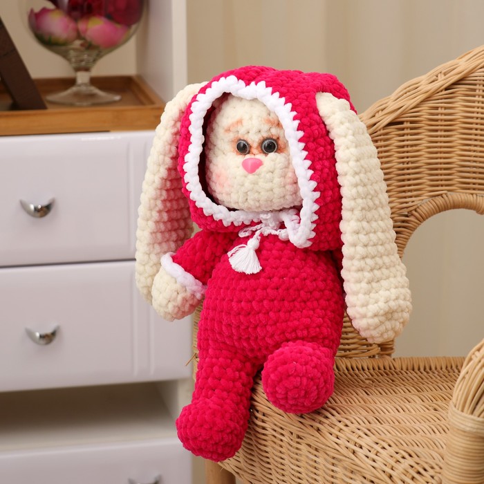 Сувенир вязаный "Заяц в капюшоне" фуксиевом, 40см