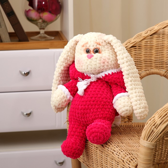 Сувенир вязаный "Заяц в капюшоне" фуксиевом, 40см