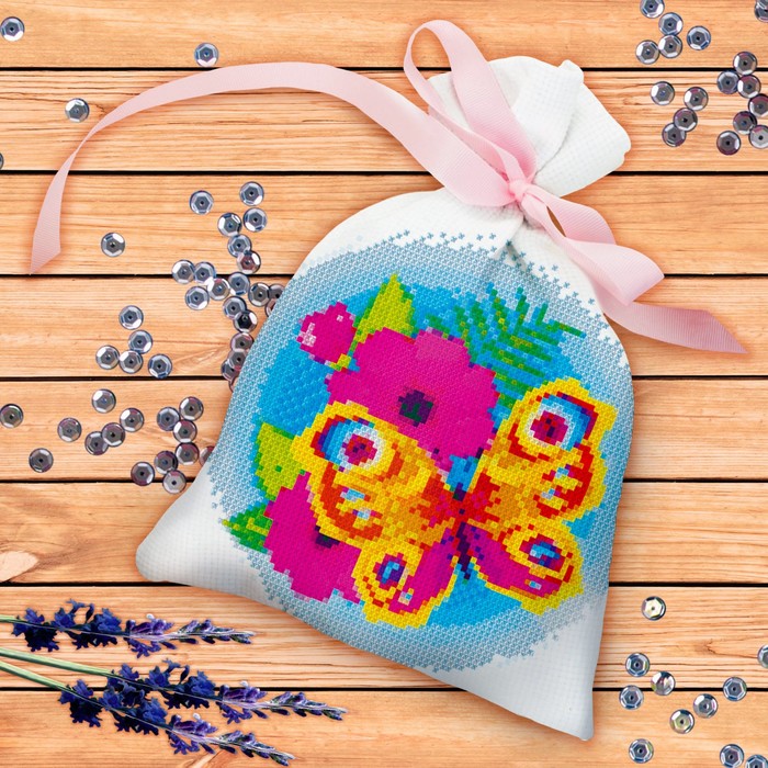 Вышивка крестиком на мешочке "Бабочка"