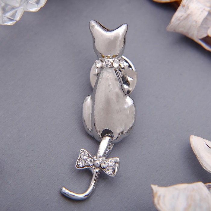 Брошь "Кошка" с виляющим хвостом, цвет белый в серебре