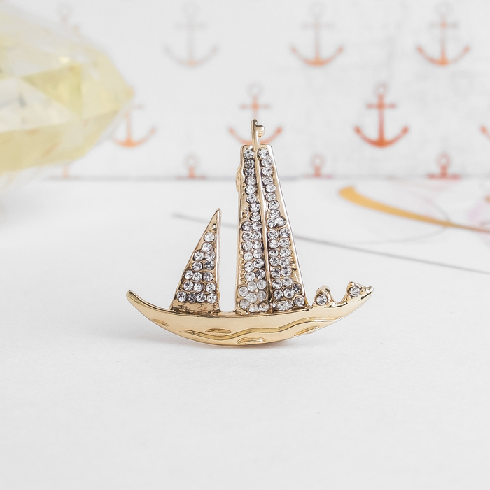 Брошь "Парусник", цвет белый в золоте