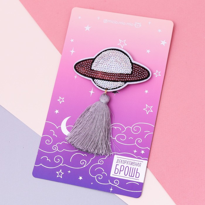 Значок с кисточкой "Планета"