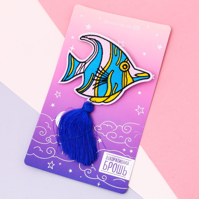 Значок с кисточкой "Рыбка"