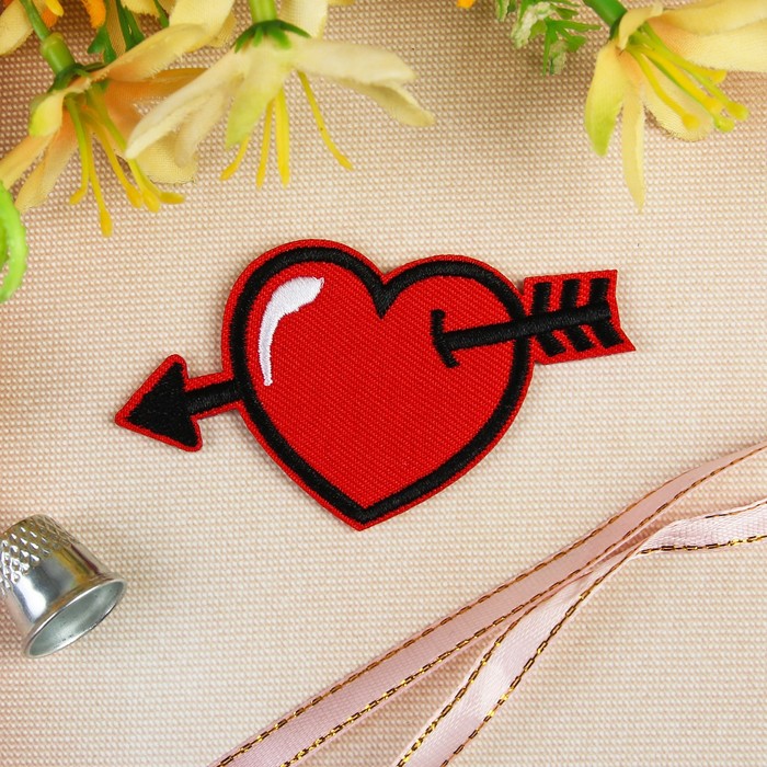 Термоаппликация "Сердце со стрелой", 8*4,5см, цвет красный