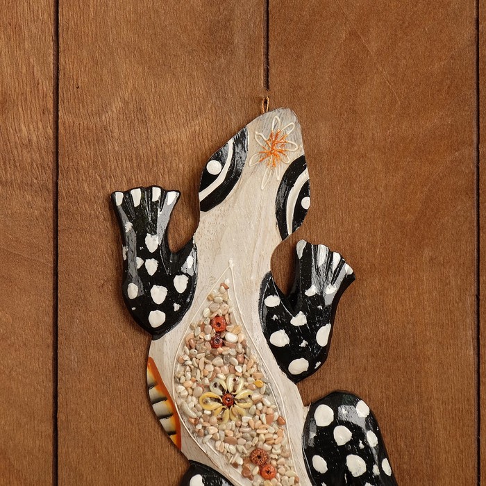 Панно настенное "Ящерица с камнями" светло-серая 30 см дерево МИКС