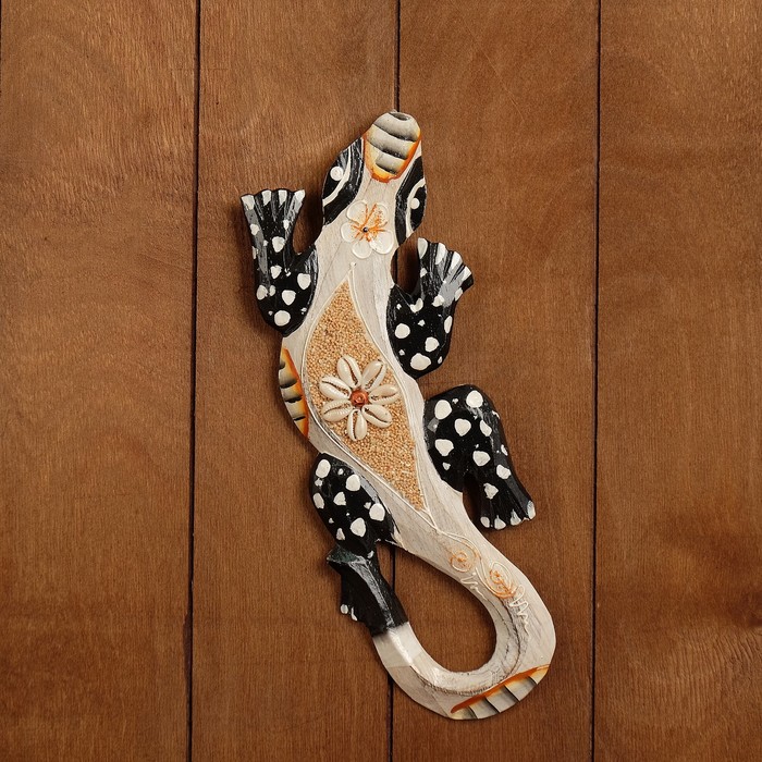 Панно настенное "Ящерица с камнями" светло-серая 30 см дерево МИКС