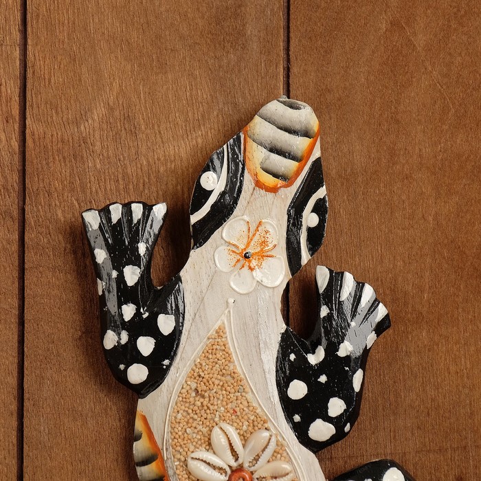 Панно настенное "Ящерица с камнями" светло-серая 30 см дерево МИКС