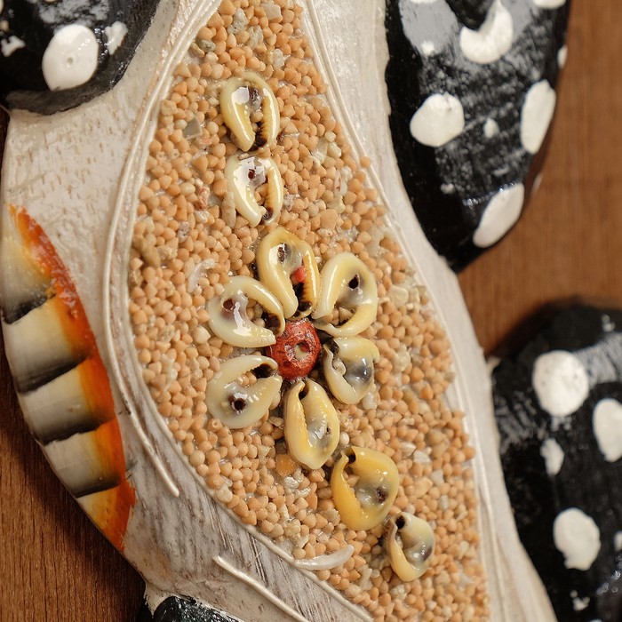 Панно настенное "Ящерица с камнями" светло-серая 30 см дерево МИКС