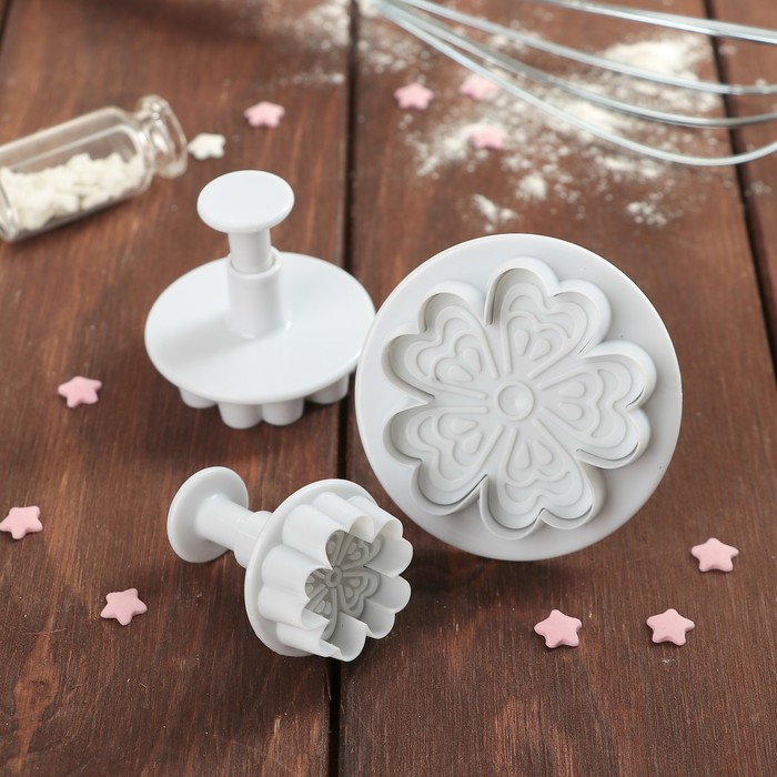 Набор плунжеров кондитерских "Сердечный цветок", 3 шт: 6,5х4,5/5,2х4,5/3,2х4,5 см