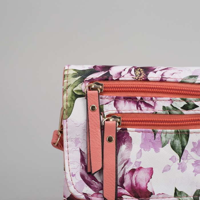 Клатч женский, 3 отдела на молнии, 2 наружных кармана, длинный ремень, цвет розовый