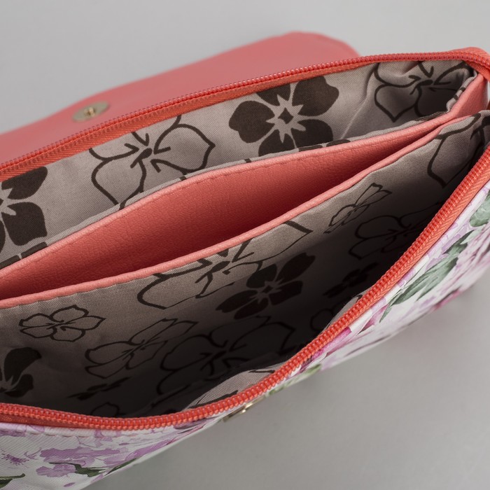 Клатч женский, 3 отдела на молнии, 2 наружных кармана, длинный ремень, цвет розовый