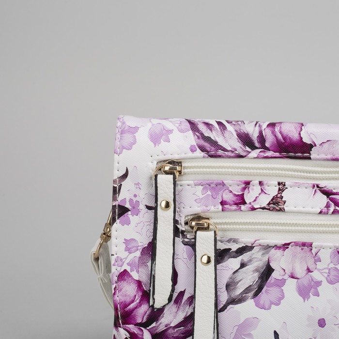 Клатч женский, 3 отдела на молнии, 2 наружных кармана, длинный ремень, цвет белый