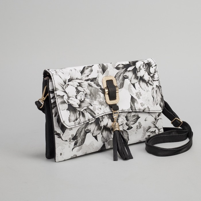 Клатч женский, 3 отдела на молнии, длинный ремень, цвет чёрный