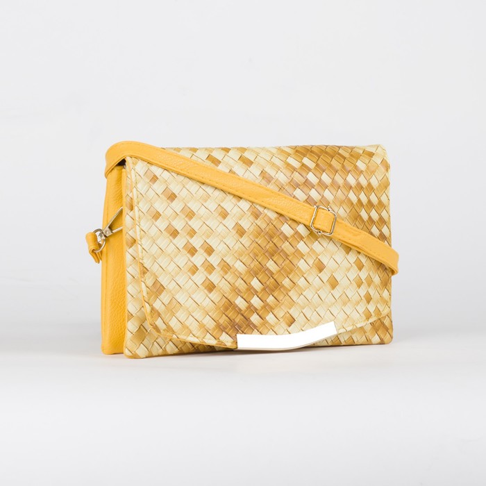 Клатч женский, 3 отдела на молнии, длинный ремень, цвет жёлтый