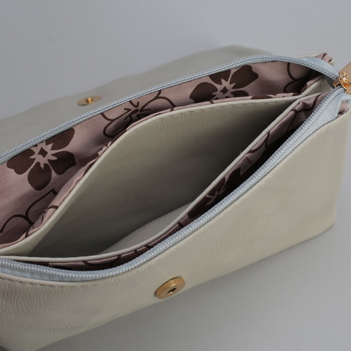 Клатч женский, 3 отдела на клапане, 2 наружных кармана, длинный ремень, цвет серый