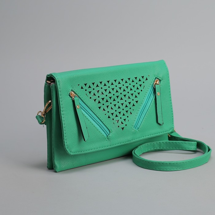 Клатч женский, 3 отдела на клапане, 2 наружных кармана, длинный ремень, цвет зелёный