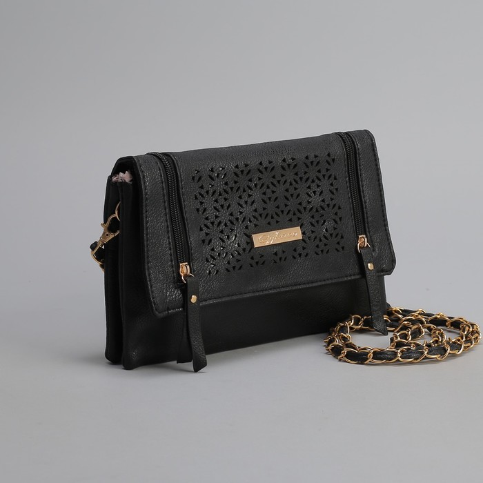 Клатч женский, 3 отдела на клапане, 2 наружных кармана, длинный ремень, цвет чёрный