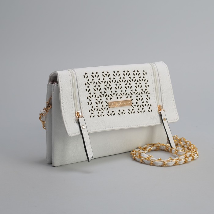 Клатч женский, 3 отдела на клапане, 2 наружных кармана, длинный ремень, цвет белый