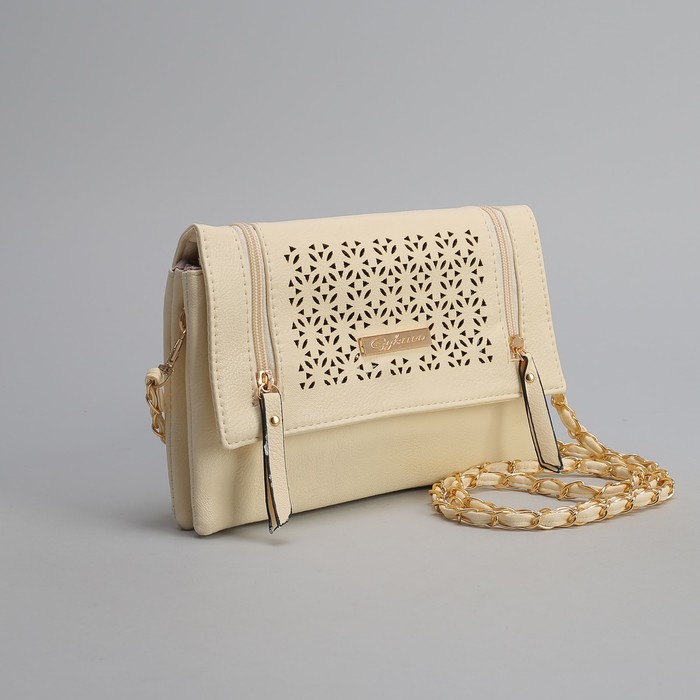 Клатч женский, 3 отдела на клапане, 2 наружных кармана, длинный ремень, цвет бежевый