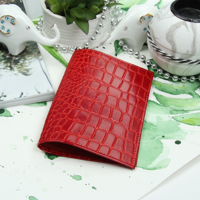 Обложка для паспорта, крокодил/скат, цвет красный