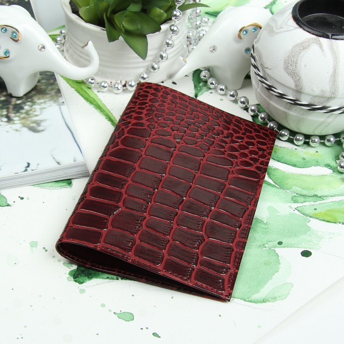 Обложка для паспорта, крокодил/скат, цвет бордовый