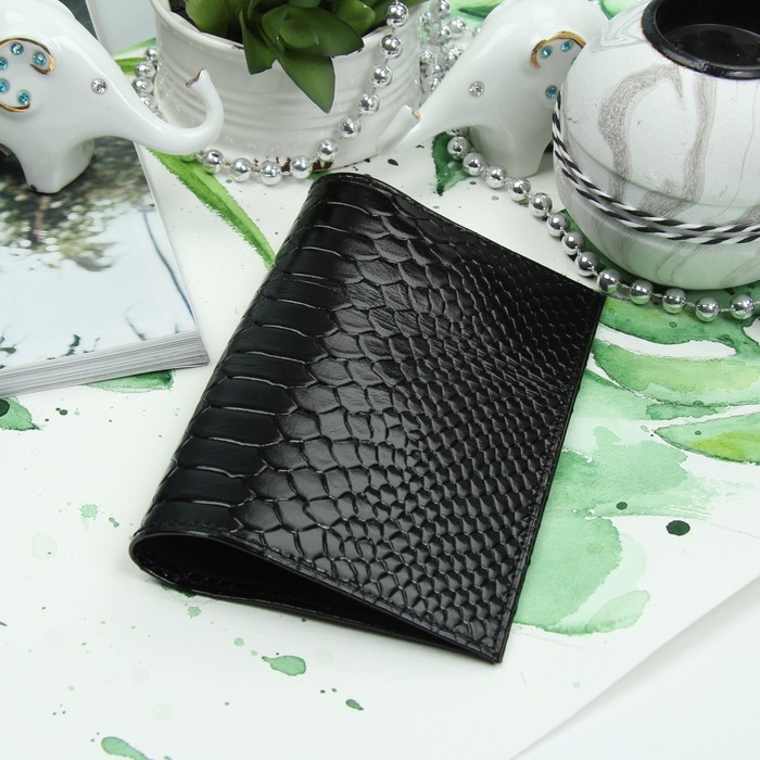 Обложка для паспорта, наплак/питон, цвет чёрный