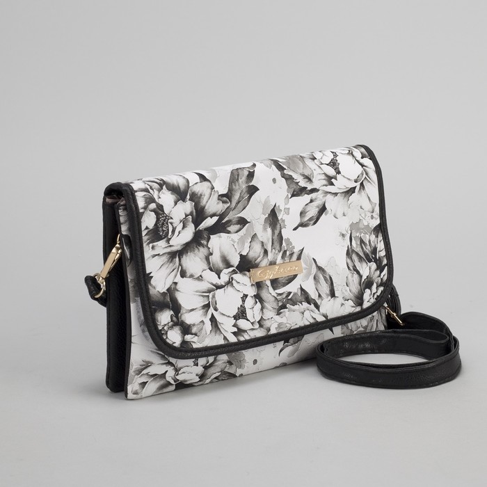 Клатч женский, 3 отдела на молнии, длинный ремень, цвет чёрный