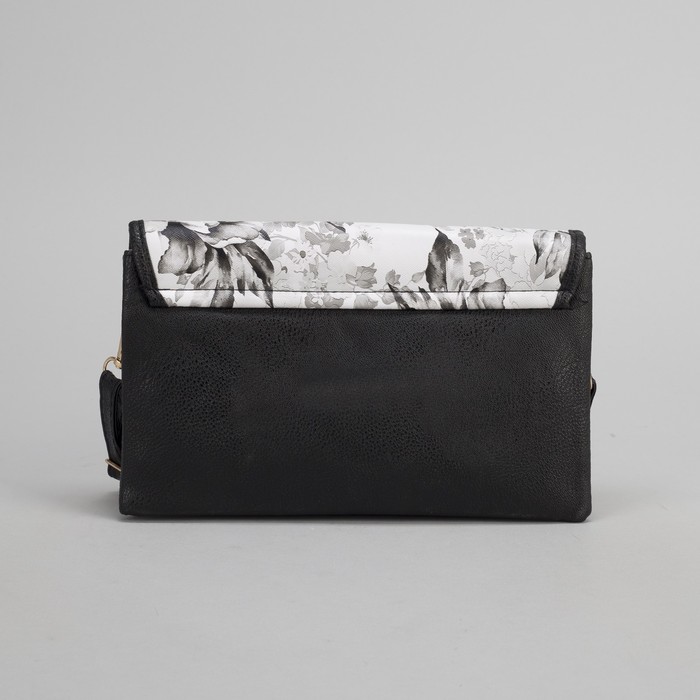 Клатч женский, 3 отдела на молнии, длинный ремень, цвет чёрный