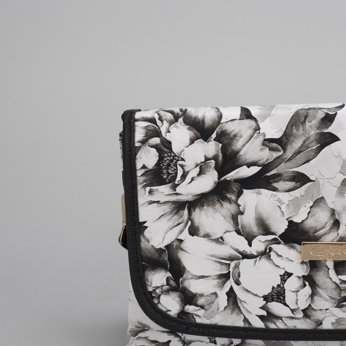 Клатч женский, 3 отдела на молнии, длинный ремень, цвет чёрный