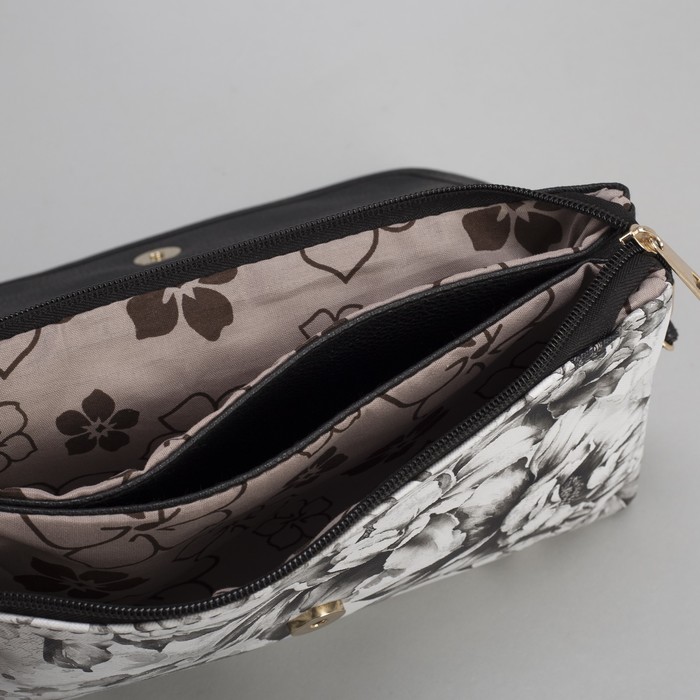 Клатч женский, 3 отдела на молнии, длинный ремень, цвет чёрный