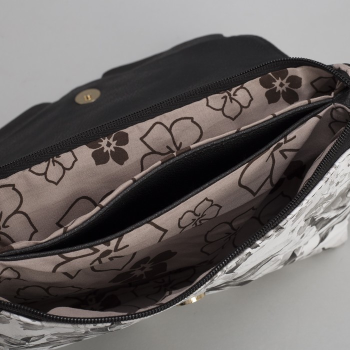 Клатч женский, 3 отдела на молнии, наружный карман, длинный ремень, цвет чёрный