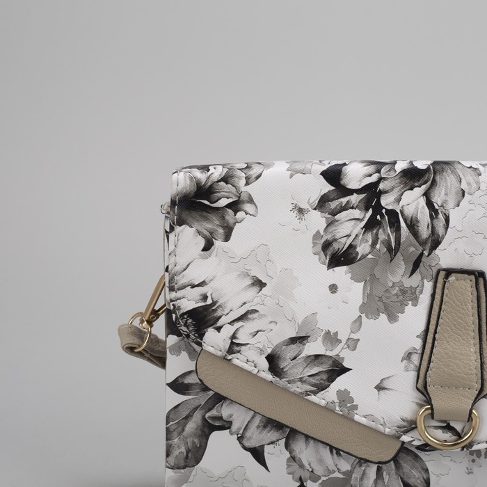 Клатч женский, 3 отдела на молнии, наружный карман, длинный ремень, цвет хаки