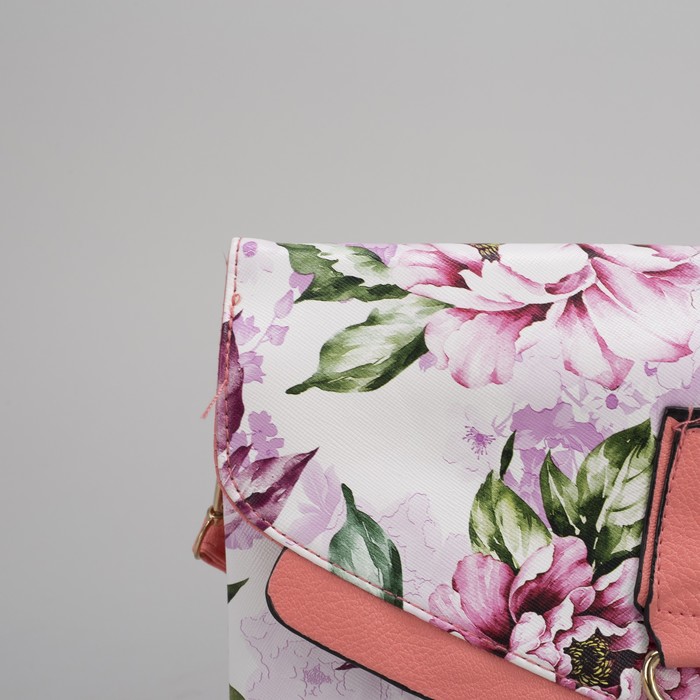 Клатч женский, 3 отдела на молнии, наружный карман, длинный ремень, цвет розовый