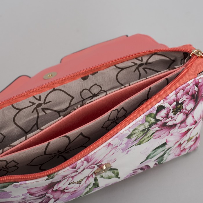 Клатч женский, 3 отдела на молнии, наружный карман, длинный ремень, цвет розовый