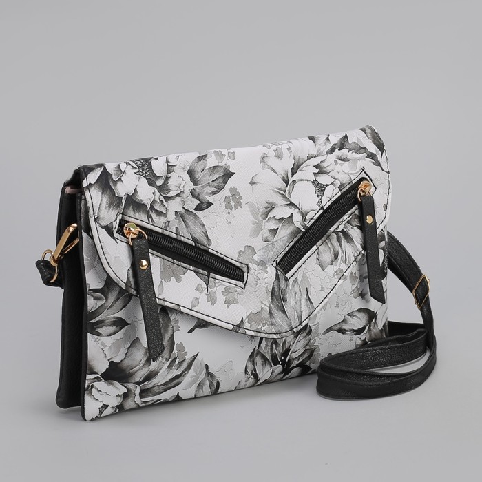 Клатч женский, 3 отдела на молнии, 2 наружных кармана, длинный ремень, цвет чёрный