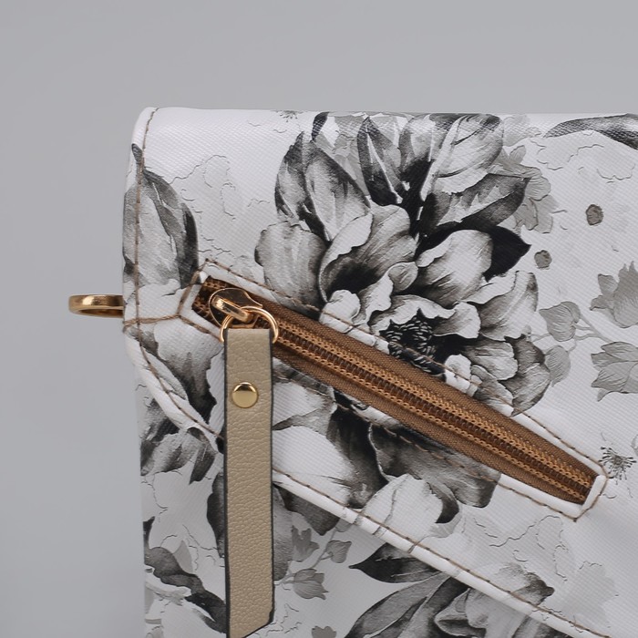 Клатч женский, 3 отдела на молнии, 2 наружных кармана, длинный ремень, цвет хаки