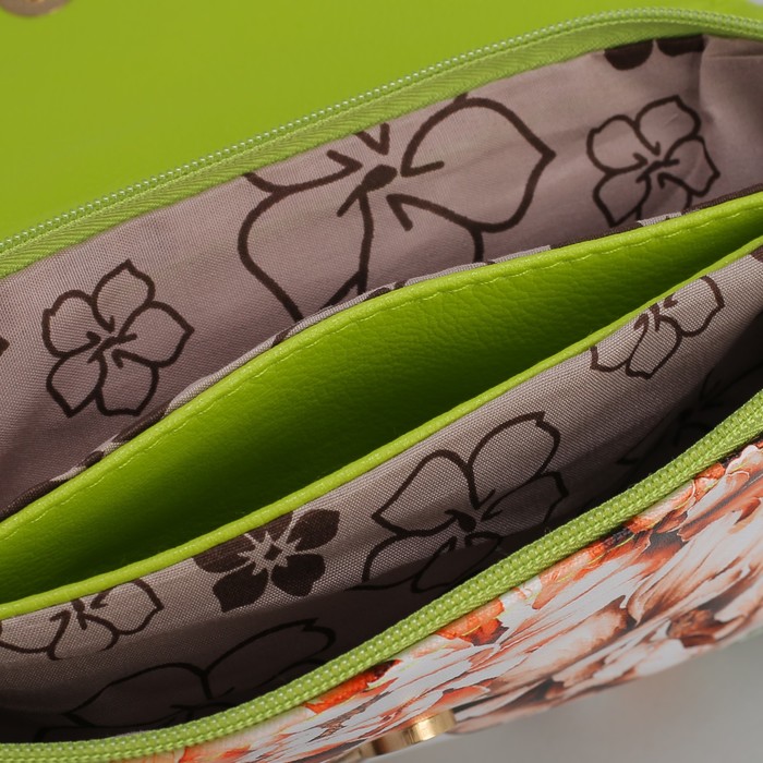 Клатч женский, 3 отдела на молнии, 2 наружных кармана, длинный ремень, цвет зелёный