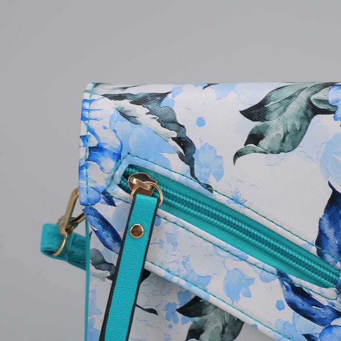 Клатч женский, 3 отдела на молнии, 2 наружных кармана, длинный ремень, цвет бирюзовый