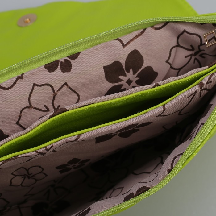 Клатч женский, 3 отдела на молнии, наружный карман, длинный ремень, цвет зелёный