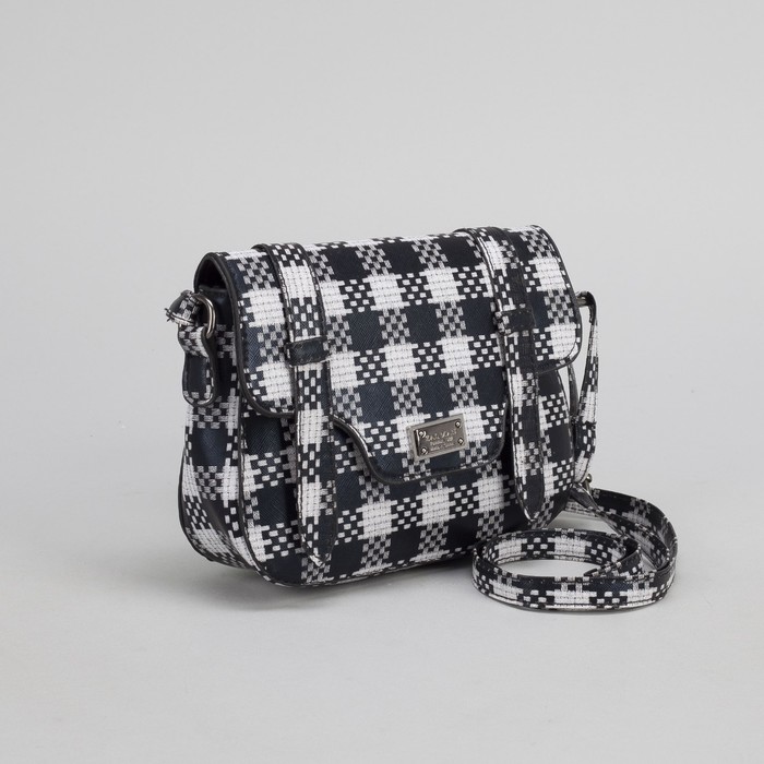 Сумка женская, отдел на молнии, длинный ремень, цвет чёрный