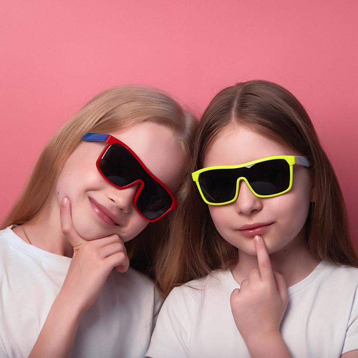 Очки солнцезащитные детские Спорт. Оправа двухцв-я,микс, линза сплошная темная13х12.5х5.5 см