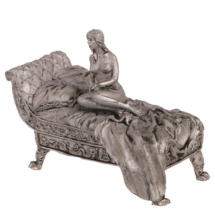 Оловянный солдатик "Девушка на кушетке"