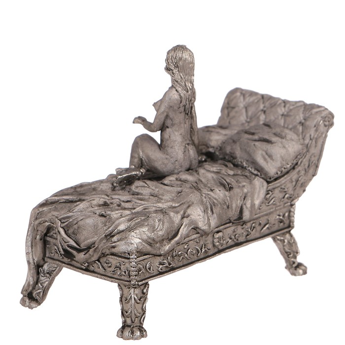 Оловянный солдатик "Девушка на кушетке"