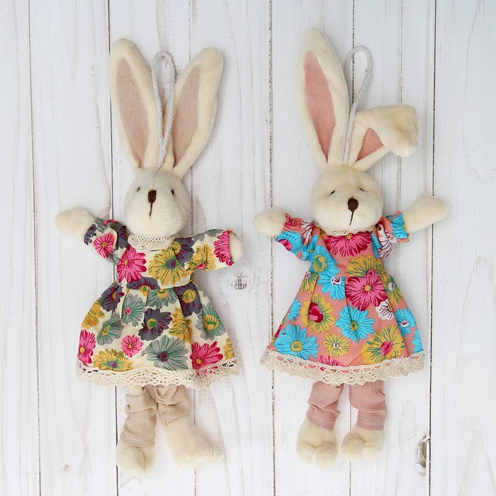 Мягкая игрушка-подвеска "Заинька" платье в цветок, в гетрах, цвета МИКС