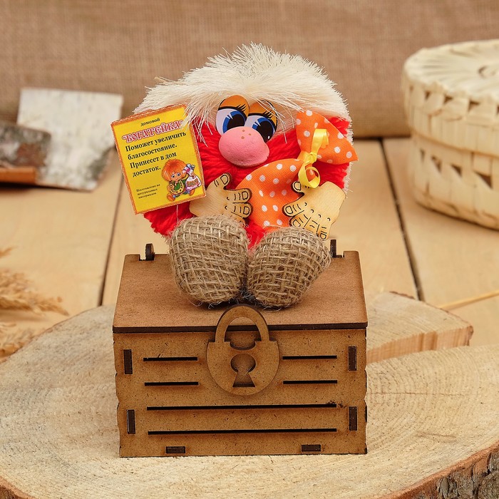 Оберег-домовой "Богатейка на сундуке, без шляпы" 17х14х10 см микс